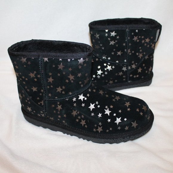 NIB UGG MINI II STARS METALLIC SUEDE ANKLE BOOTS BLACK SILVER - Picture 2 of 9